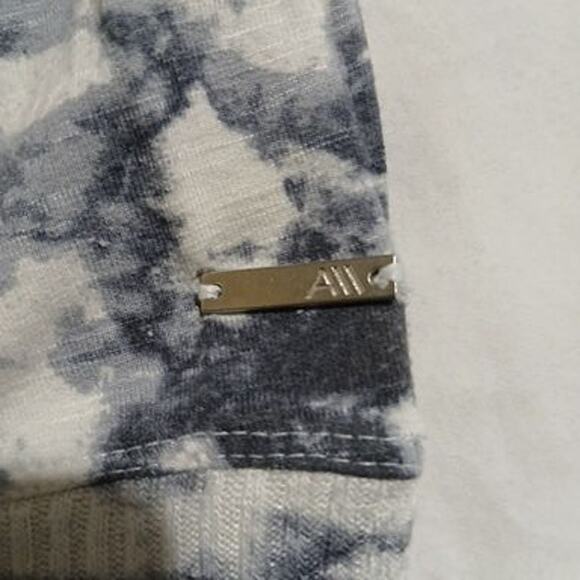 Andrew Marc  Large Navy/White Tie-Dye Women's Long-Sleeved top Easy Care - Picture 7 of 14